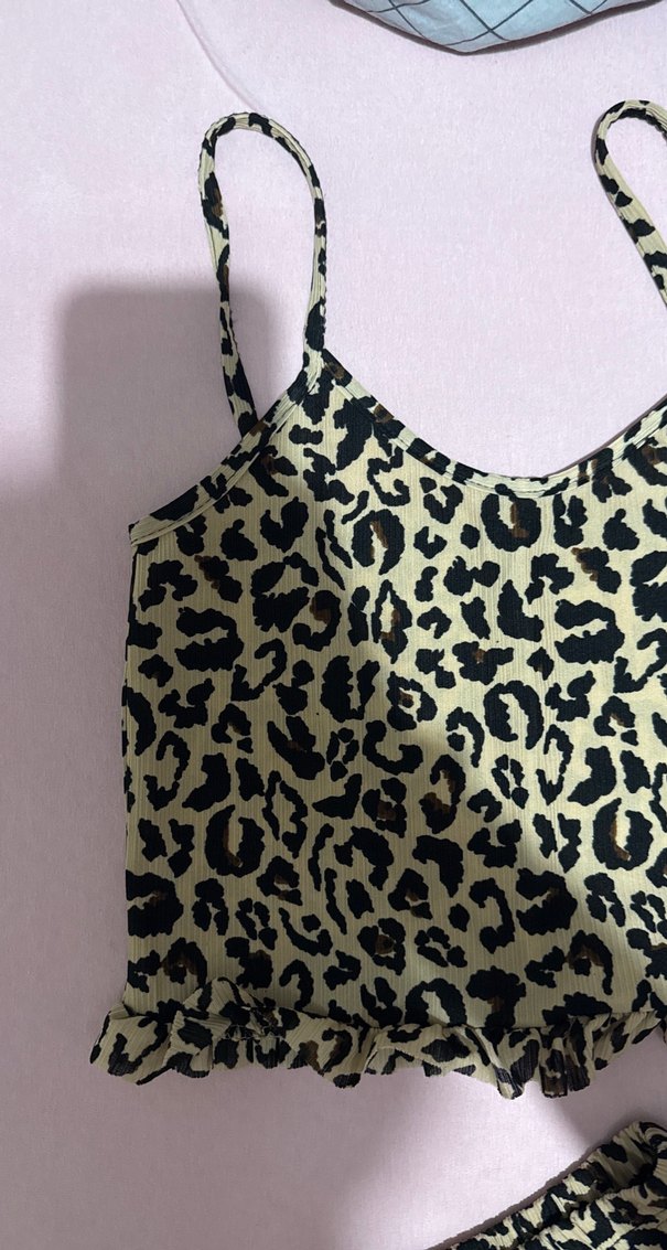 Leopar Desenli Fırfırlı Kadın pijama takımı - Görsel 2