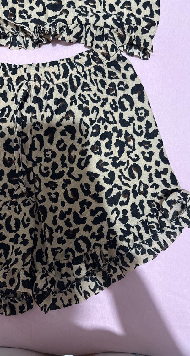 Leopar Desenli Fırfırlı Kadın pijama takımı - Görsel 3