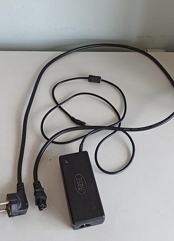 çalışır durumda.12 v 3 a adaptör