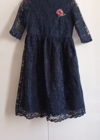 Lacivert Dantel İşlemeli Kız Elbisesi
12-13 yaş - Görsel 2