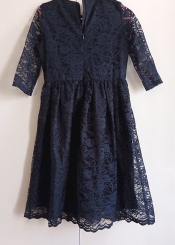 Lacivert Dantel İşlemeli Kız Elbisesi
12-13 yaş - Görsel 3