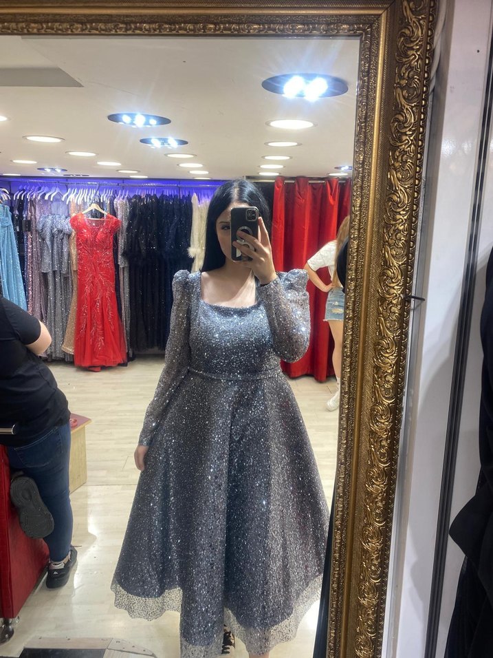 Simli Uzun Kollu Gri Abiye Elbise - Görsel 4