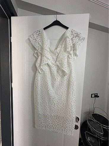 Beyaz dantel elbise