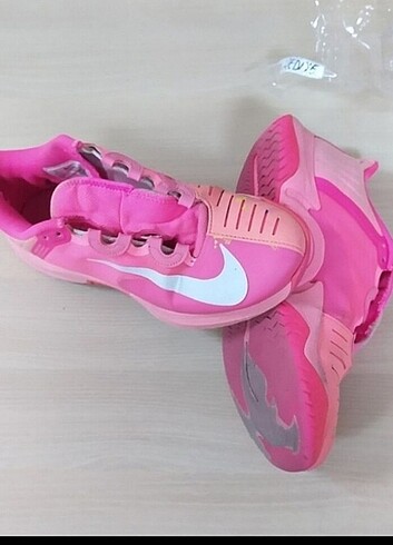 42 Beden çeşitli Renk Nike marka kadın tenis ayakkabısı 