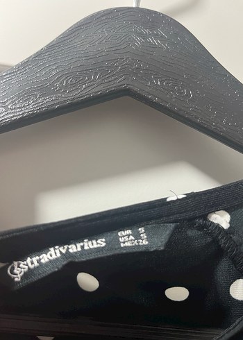 Stradivarius s beden Siyah Puantiyeli V Yakalı Kadın Gömlek - Görsel 3