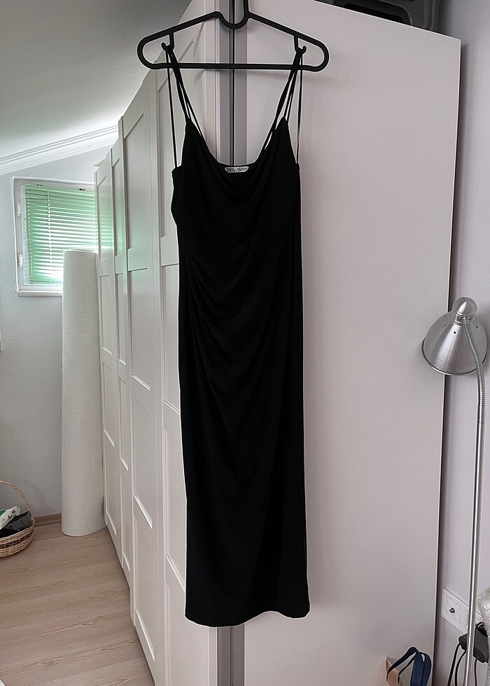Zara siyah askılı midi elbise - Görsel 3