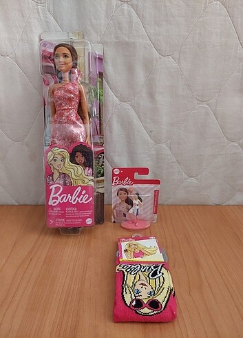SÜPER BARBİE HEDİYELİK PAKET - BARBİE + MİNİ+ ÇORAP