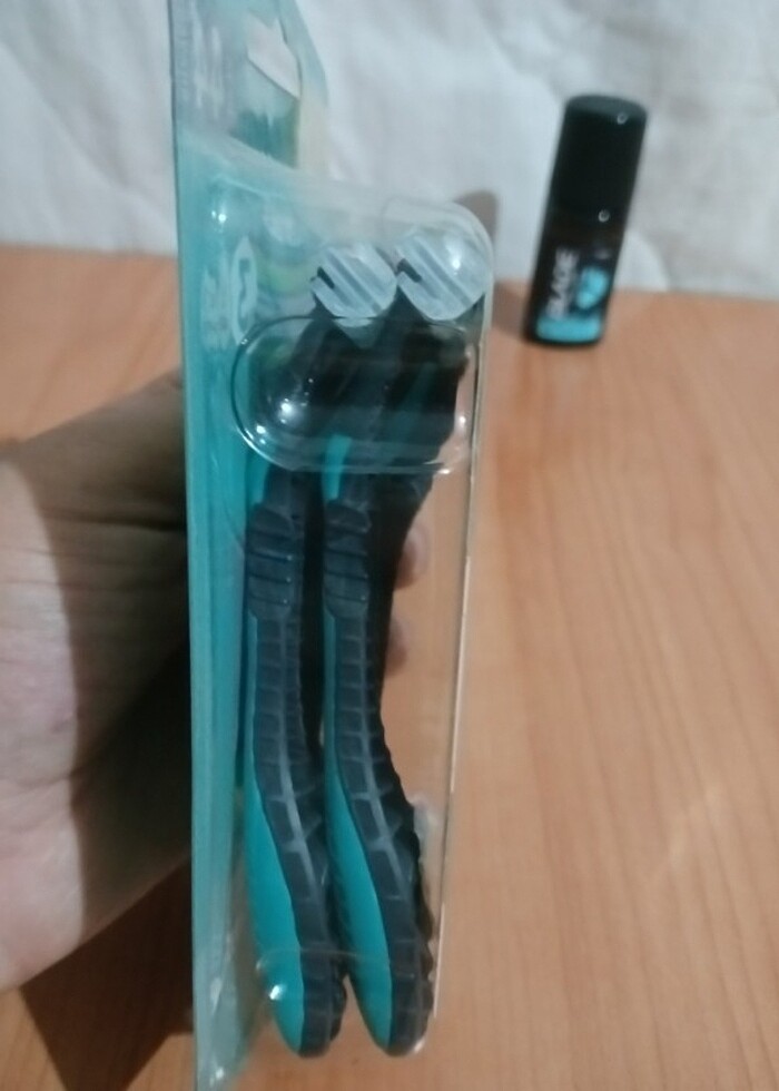 WİLKİNSON 4'LÜ TIRAŞ BIÇAĞI PAKETİ+ BLADE 50ml ROLL ON  - Görsel 4