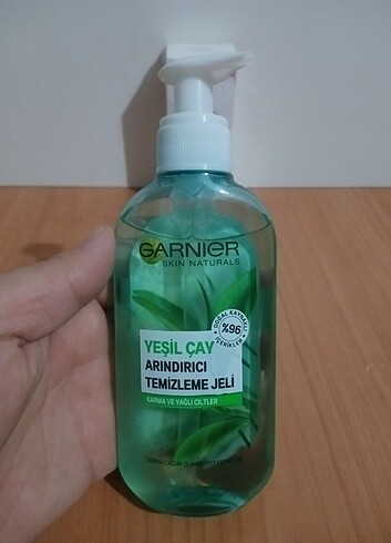 Garnier SÜPER FIRSAT PAKETİ - GARNİER 200ml ARINDIRICI JEL + YÜZ YIKAMA