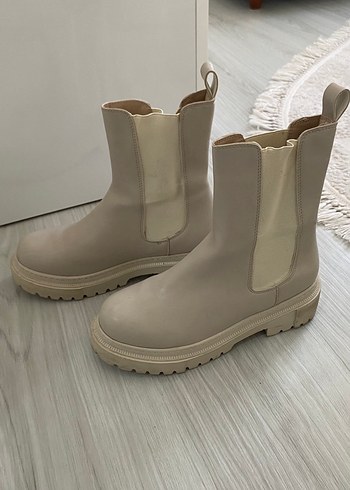 Zara Bej-Krem Kadın Bot