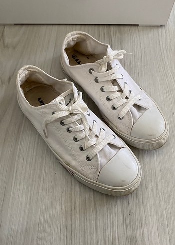 Beyaz Converse