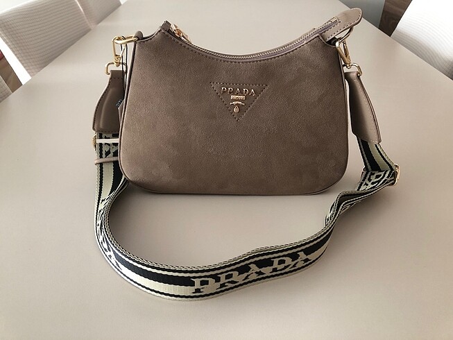 Prada Askılı Çanta