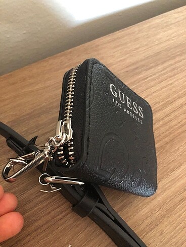  Beden siyah Renk Guess Yavrulu Çanta