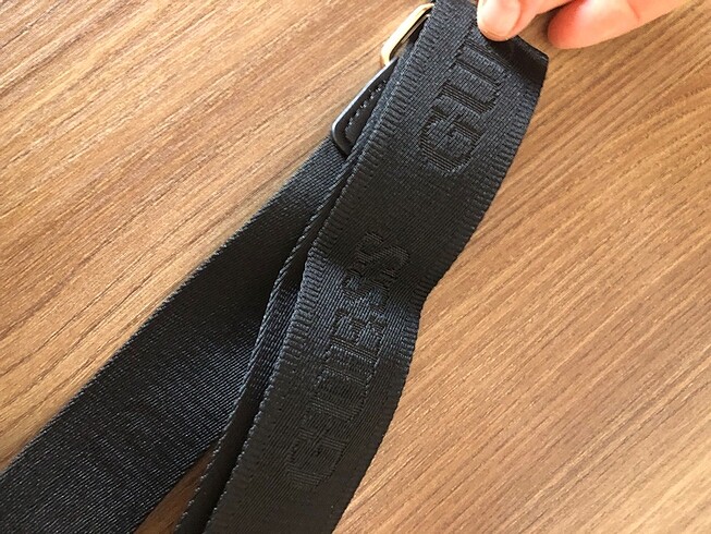  Beden Guess Askılı Çanta