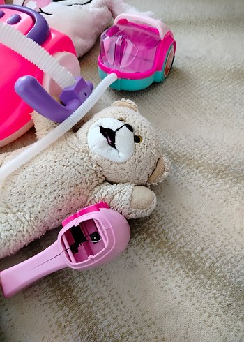 Renkli Pembe Oyuncak Temizlik Seti ve Peluş Oyuncaklar - Görsel 3