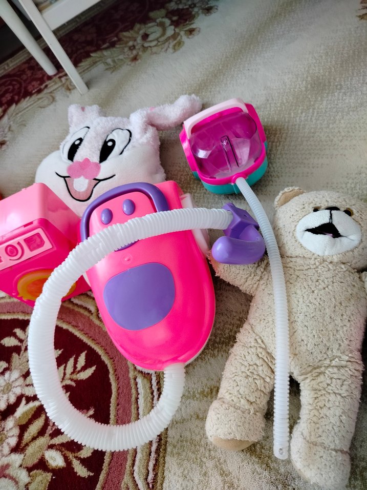 Renkli Pembe Oyuncak Temizlik Seti ve Peluş Oyuncaklar - Görsel 4