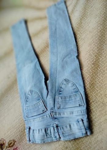 Kız Çocuk Nakışlı Pul Detaylı Kot Pantolon - Görsel 4