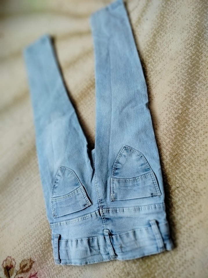 Kız Çocuk Nakışlı Pul Detaylı Kot Pantolon - Görsel 4