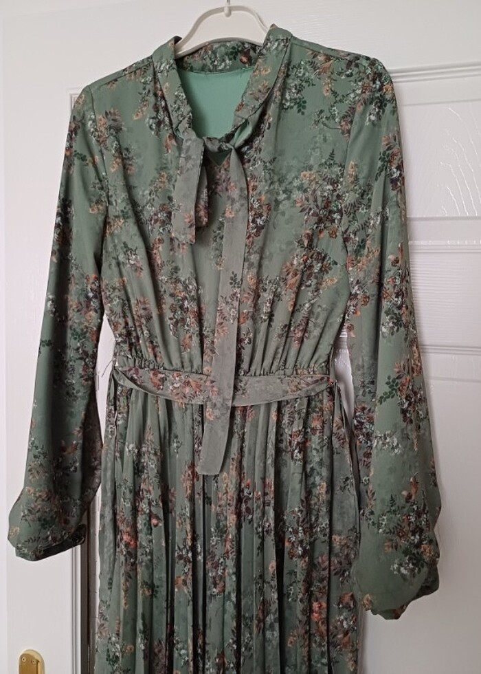 Çiçek desenli elbise - Görsel 3