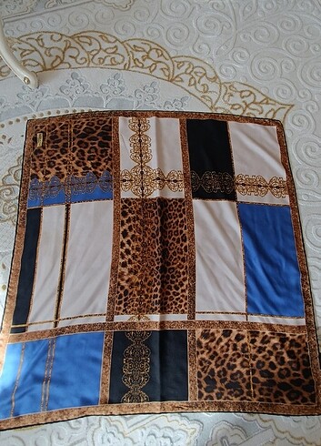 Leopar eşarp 