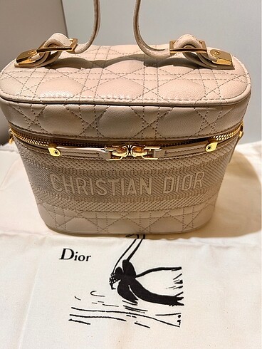 Dior makyaj çantası
