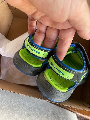 24 Beden siyah Renk Skechers sandalet original mağaza kutulu