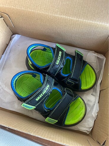 24 Beden Skechers sandalet original mağaza kutulu