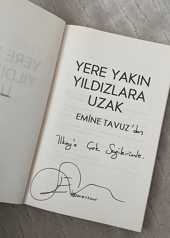  Beden Yere Yakın Yıldızlara Uzak - Emine Tavuz