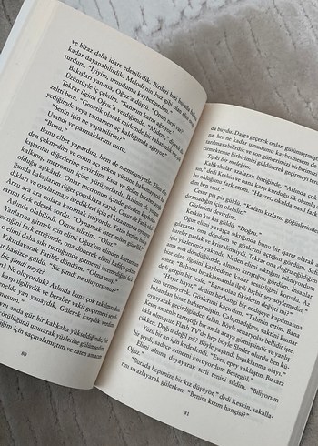  Beden Renk Yere Yakın Yıldızlara Uzak - Emine Tavuz
