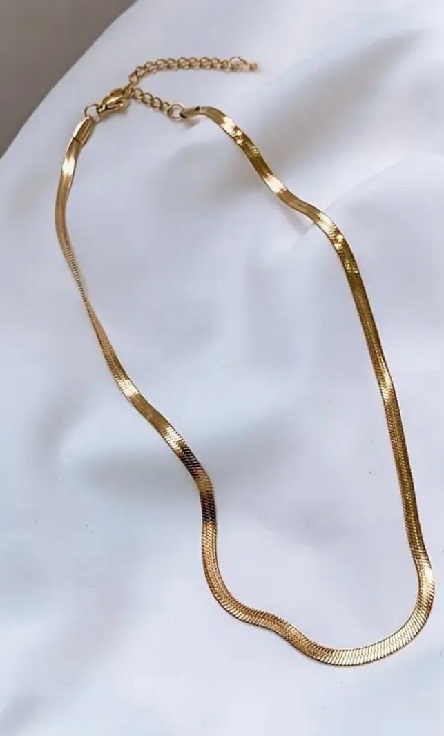 Uzun Parlak Altın Yılan Derisi Desenli Kolye - Görsel 3