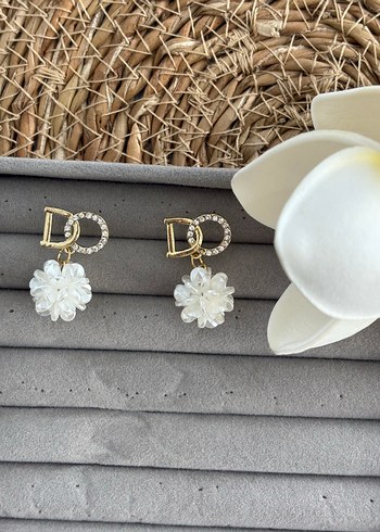 Beyaz Boncuklu Mini Çiçek Küpeler - Görsel 2