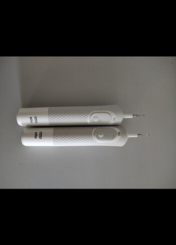 İki adet oral b vitality diş fırça