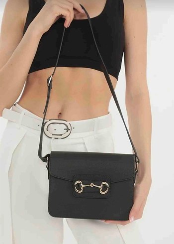 Zara Kadın Askılı Çanta 22×16 cm üç gözlü