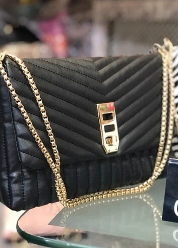 Zara Kadın Askılı Kol Çantası 26×17 cm 