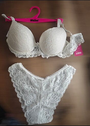 32 Beden Kadın İç Çamaşırı Seti Dolgulu 85B