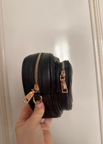 Derimod Siyah Deri Kalp Şeklinde Fermuarlı Çanta - Görsel 2