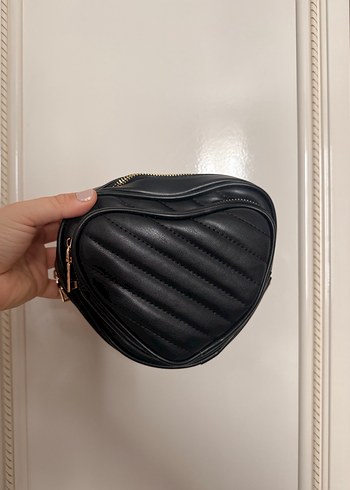 Derimod Siyah Deri Kalp Şeklinde Fermuarlı Çanta - Görsel 4