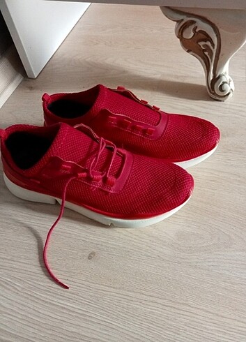 Kırmızı Spor ayakkabı