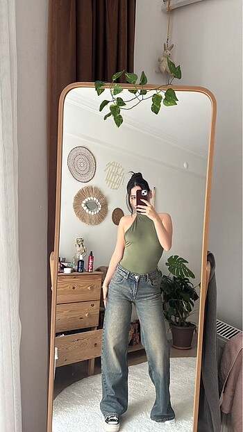 Açık Haki Dik Yaka Sırt Dekolteli Esnek Bodysuit