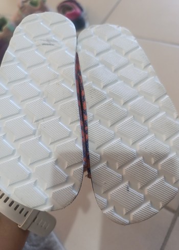 25 Beden Kız Çocuk Renkli Yılan Desenli Tokalı Terlik