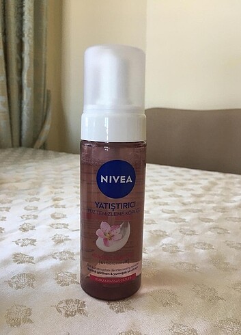 Nivea yatıştırıcı yüz temizleme köpüğü 