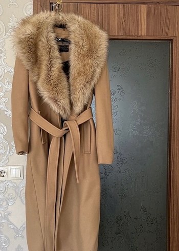 Kürklü Yaka Kuşaklı Bej Kaban