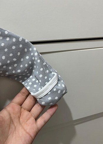 Uzun Kollu 2 tane Bebek Tulum ve Şapkaları - Görsel 11