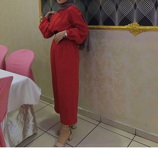 Kırmızı elbise
