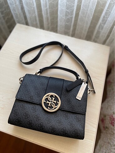 Guess monogram çanta