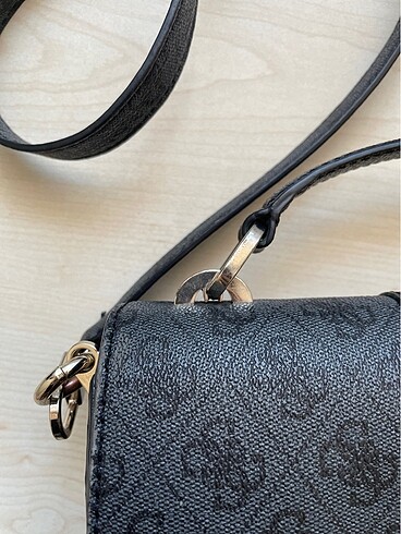 Beden siyah Renk Guess monogram çanta
