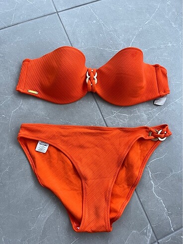 Turuncu Bikini takımı