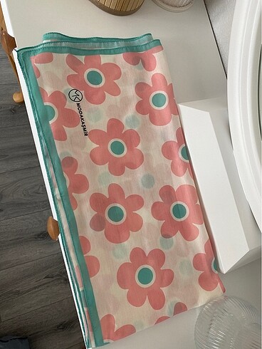 Beden çeşitli Renk MODAKAŞMİR ÇİÇEK DESENLİ EŞARP
