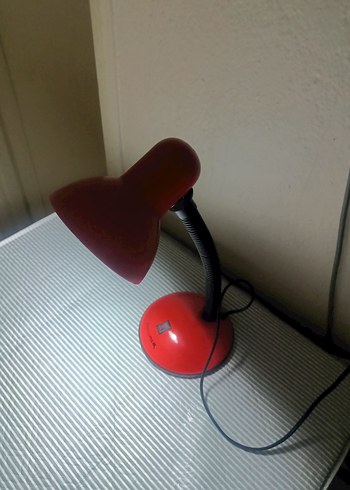 Beden Kırmızı Masa Lambası