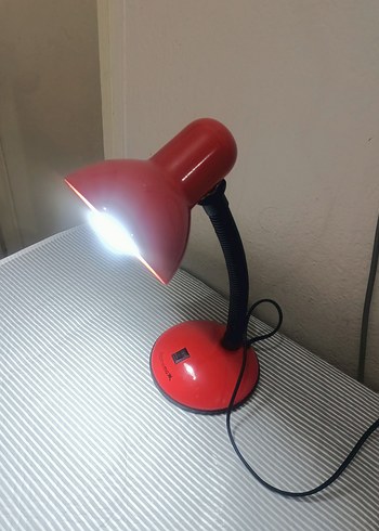 Kırmızı Masa Lambası